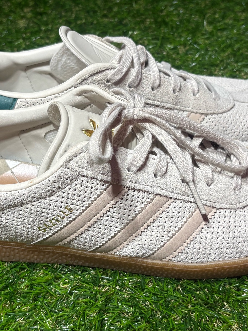 Unisex Athletic Casual Sneakers in Light Beige and White women’s 7.5, men’s 6.5